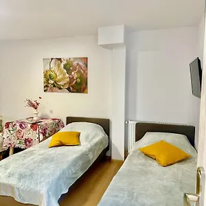  Apartament Nr 1 Lub 2 Przy Sali Kominkowej